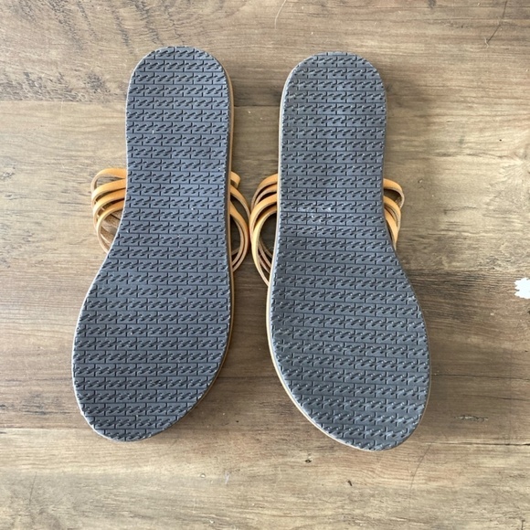 BILLABONG Sandals | Women's Medium | Tan | Basket Weave Design - Picture 3 of 7